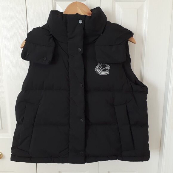 ⭐️HOST PICK⭐ Lululemon X Vancouver Canucks: Ladies Wunder Puff Cropped Orca Vest - Picture 3 of 16